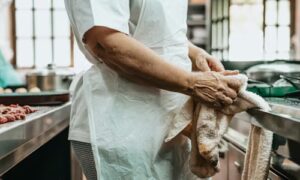 Bulk Disposable Aprons & Gloves for Commercial Kitchens